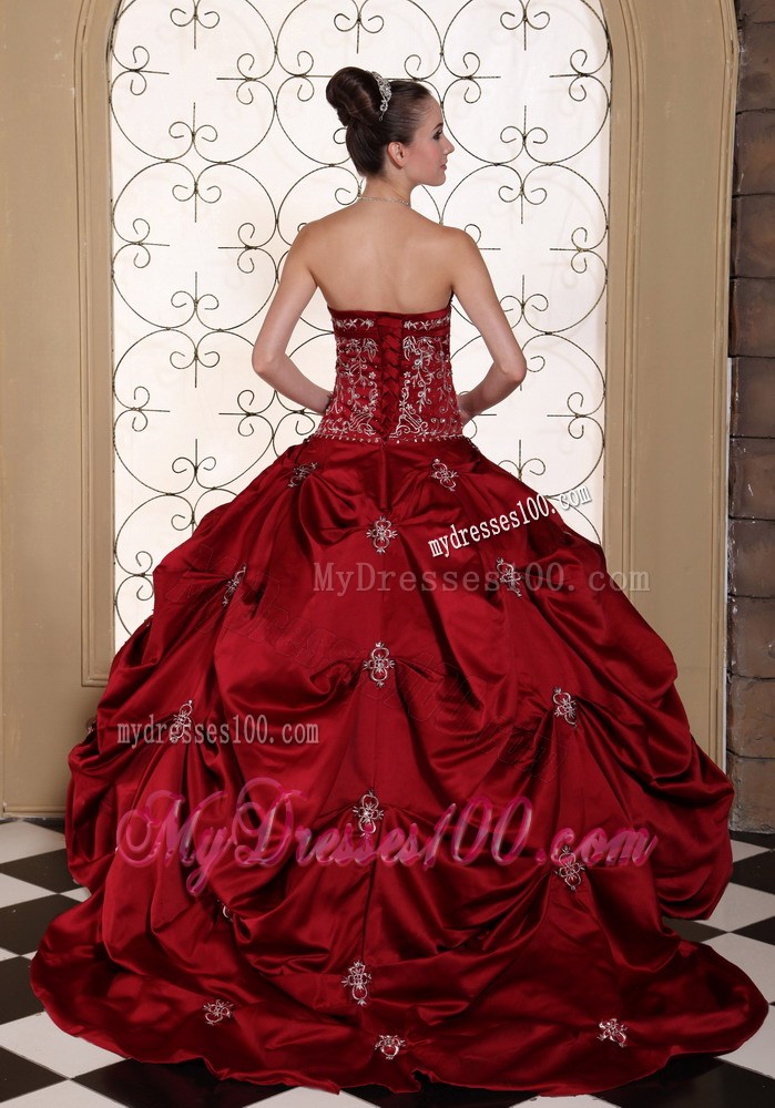 Embroidery and Pick-ups Decorate Long Bridal Gown in Wine Red