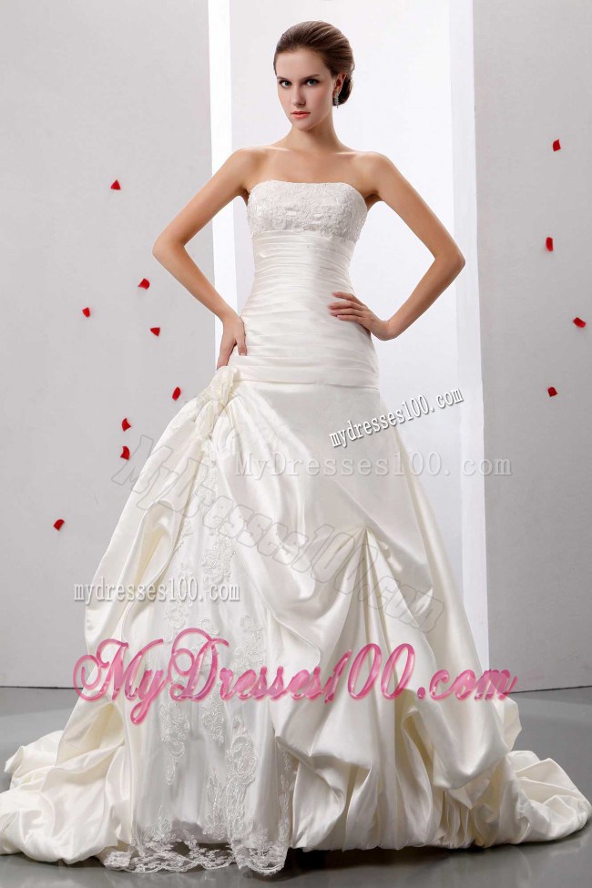 Pick-ups Lace Flowers Ruching and Handle Flowers Court Train Wedding Gowns