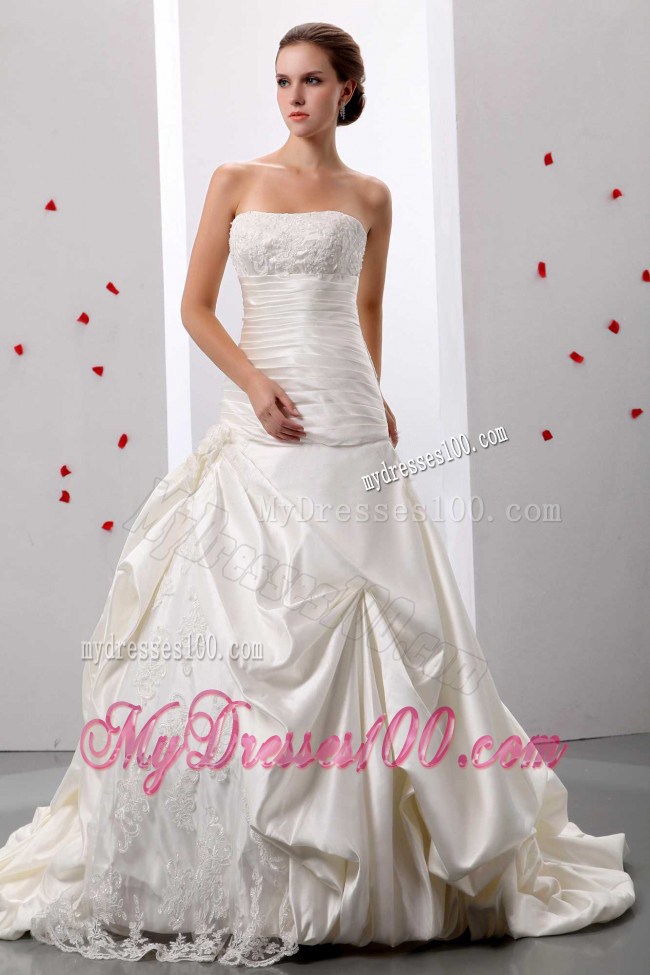 Pick-ups Lace Flowers Ruching and Handle Flowers Court Train Wedding Gowns