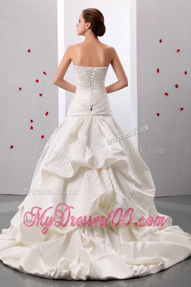 Pick-ups Lace Flowers Ruching and Handle Flowers Court Train Wedding Gowns
