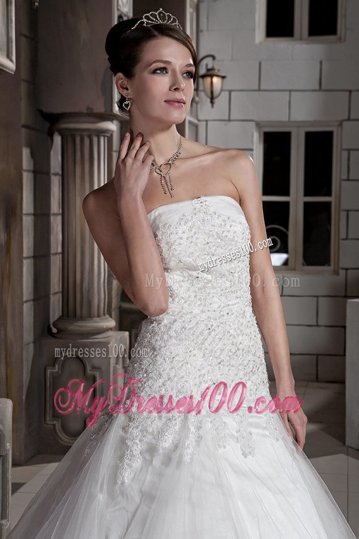 New Style Beaded Appliques Decorated Bodice Bridal Dresses with Brush Train