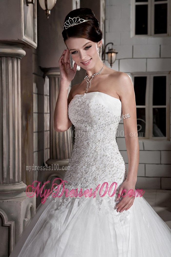 New Style Beaded Appliques Decorated Bodice Bridal Dresses with Brush Train