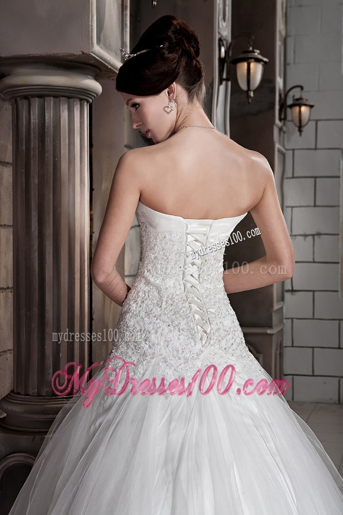 New Style Beaded Appliques Decorated Bodice Bridal Dresses with Brush Train