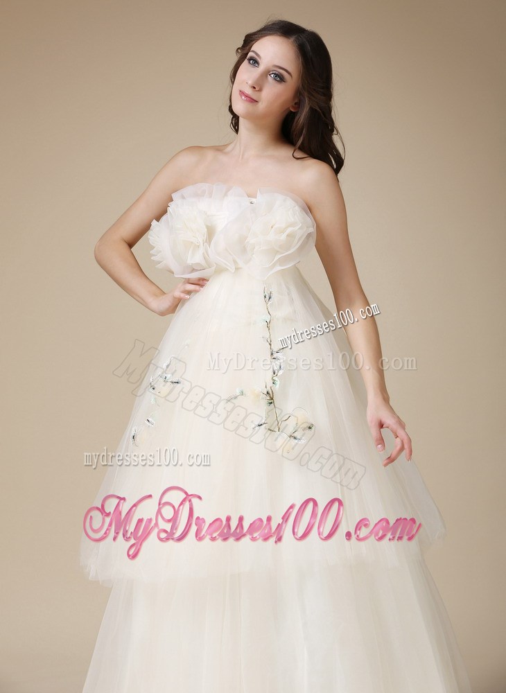 Pretty Ivory Handmade Flower Strapless Bridal Gown with Applique