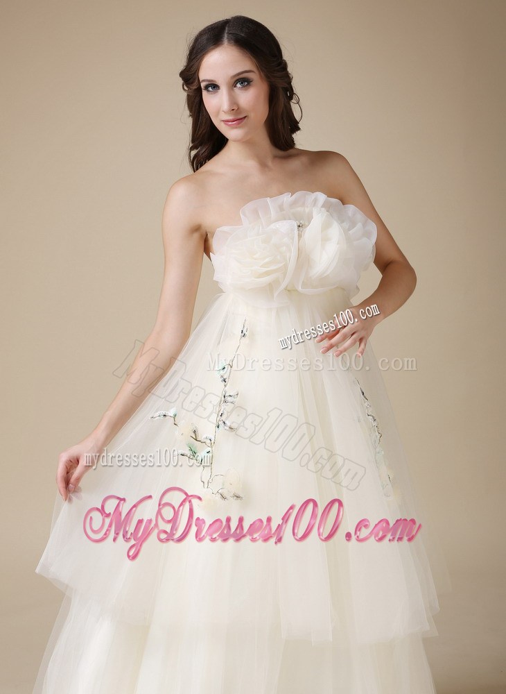 Pretty Ivory Handmade Flower Strapless Bridal Gown with Applique