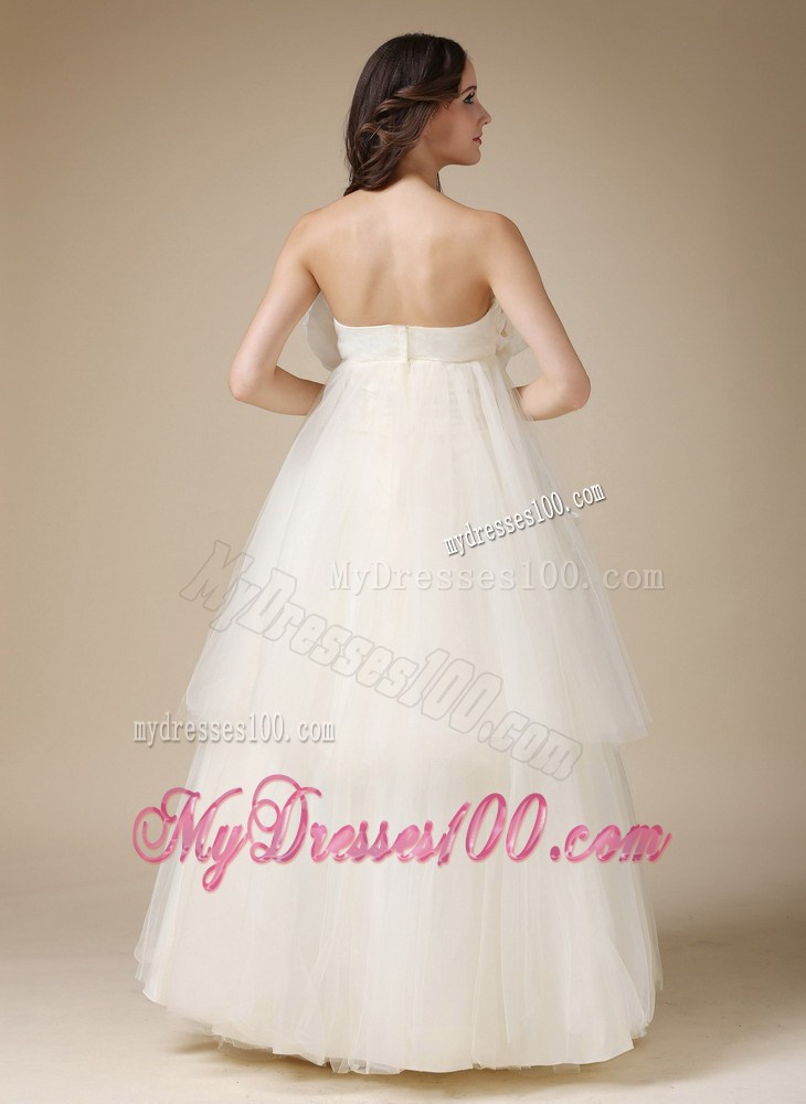 Pretty Ivory Handmade Flower Strapless Bridal Gown with Applique