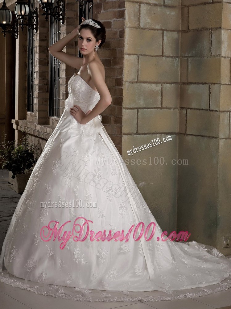 Floral Appliques Dress for Brides with Handle Flowers Sash and Lace Hemline