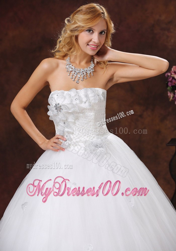 Beading and Hand Made Flowers Decorate Strapless Wedding Gown