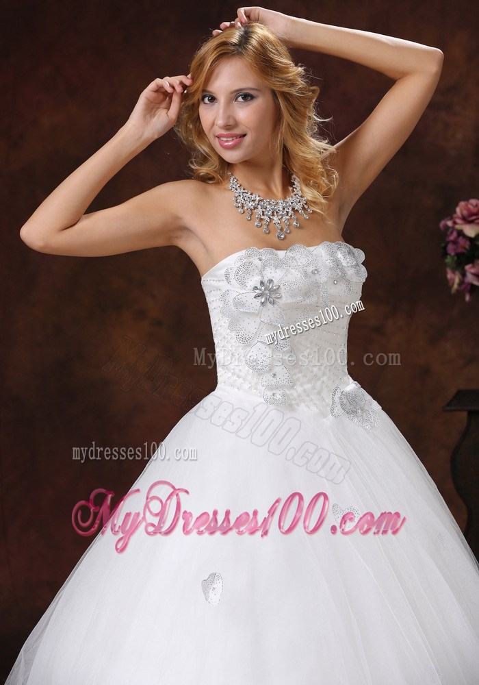 Beading and Hand Made Flowers Decorate Strapless Wedding Gown