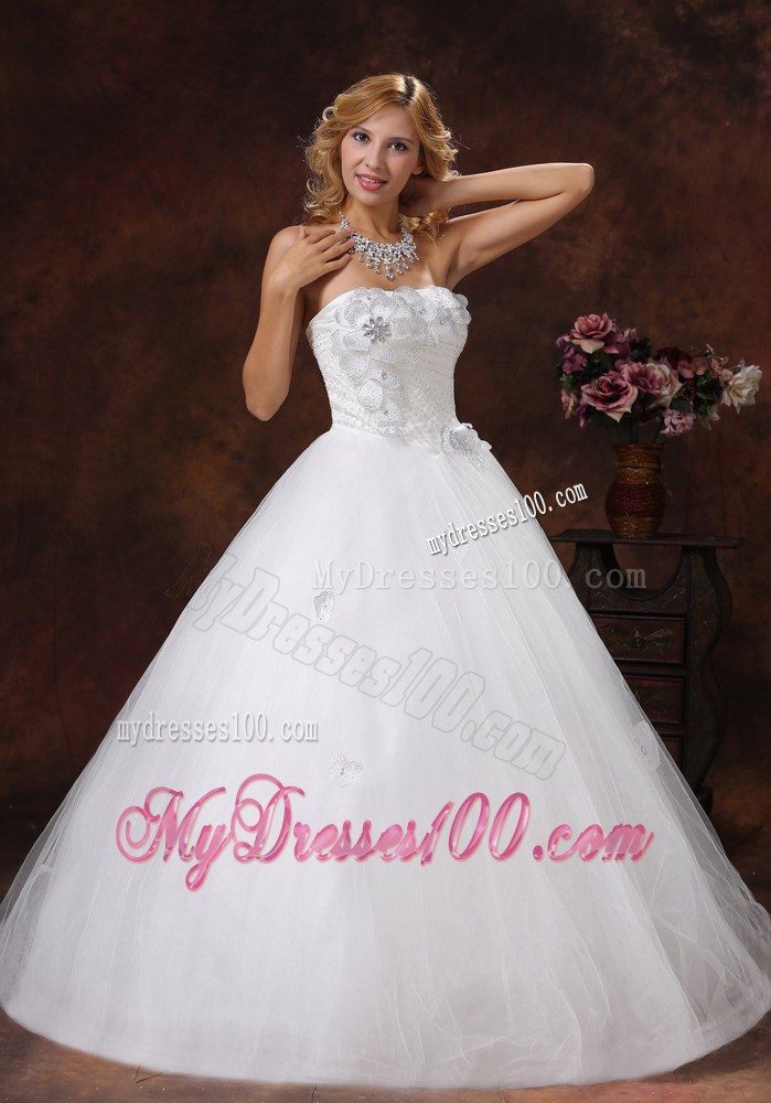 Beading and Hand Made Flowers Decorate Strapless Wedding Gown