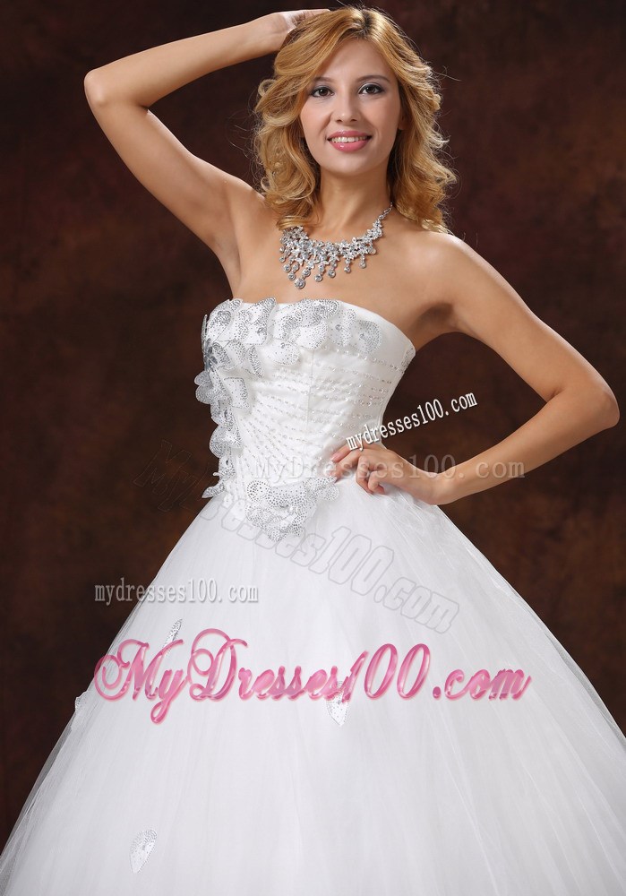 Beading and Hand Made Flowers Decorate Strapless Wedding Gown