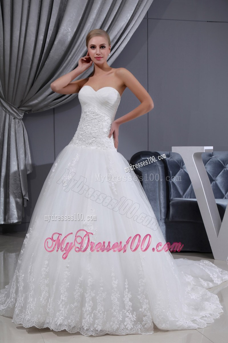 Pretty Sweetheart Bodice Bridal Gowns with Lace Flowers and Court Train