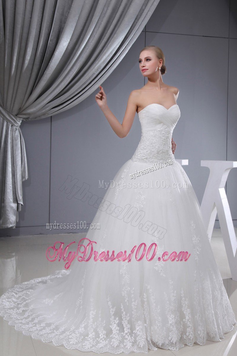 Pretty Sweetheart Bodice Bridal Gowns with Lace Flowers and Court Train