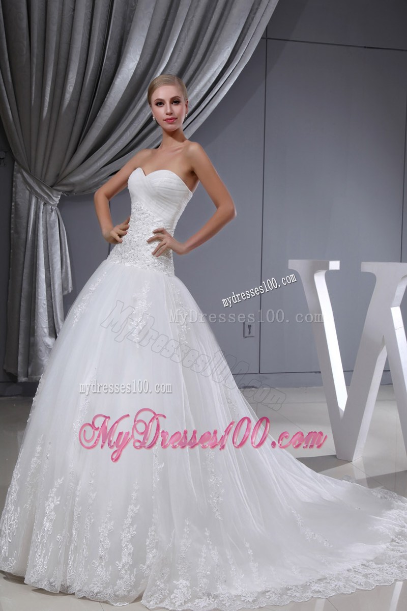 Pretty Sweetheart Bodice Bridal Gowns with Lace Flowers and Court Train