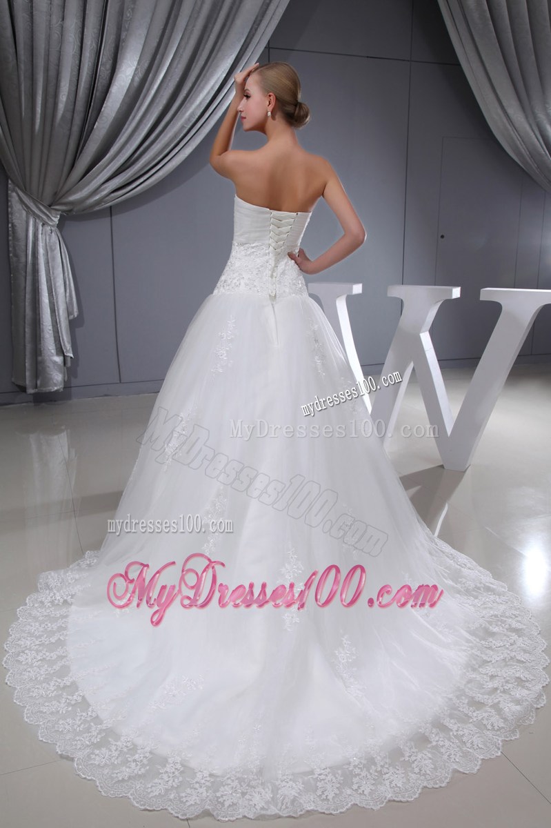 Pretty Sweetheart Bodice Bridal Gowns with Lace Flowers and Court Train