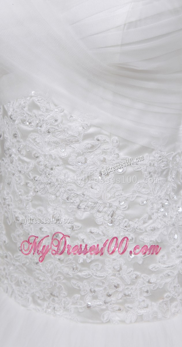 Pretty Sweetheart Bodice Bridal Gowns with Lace Flowers and Court Train