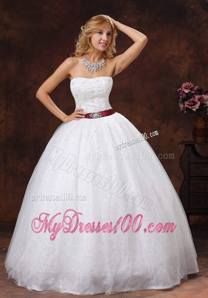 Appliques and Beadings Decorated Wedding Gown in White with Red Sash