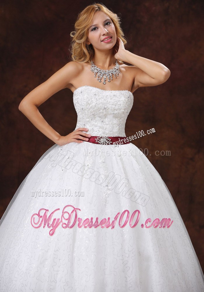 Appliques and Beadings Decorated Wedding Gown in White with Red Sash