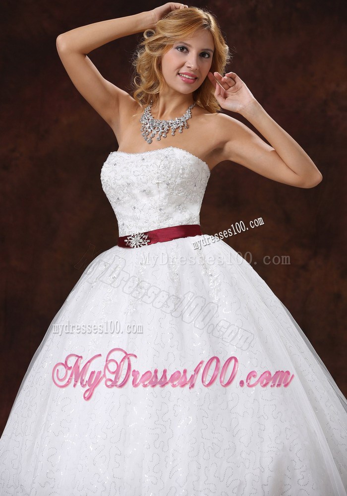 Appliques and Beadings Decorated Wedding Gown in White with Red Sash