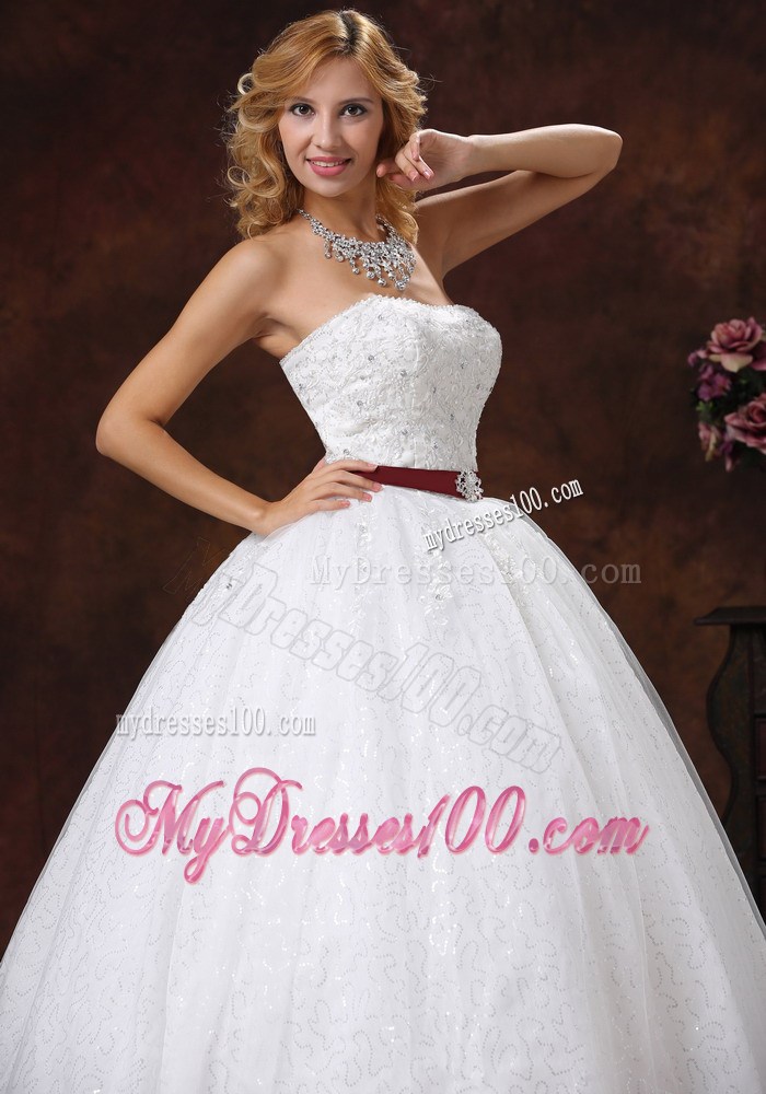 Appliques and Beadings Decorated Wedding Gown in White with Red Sash