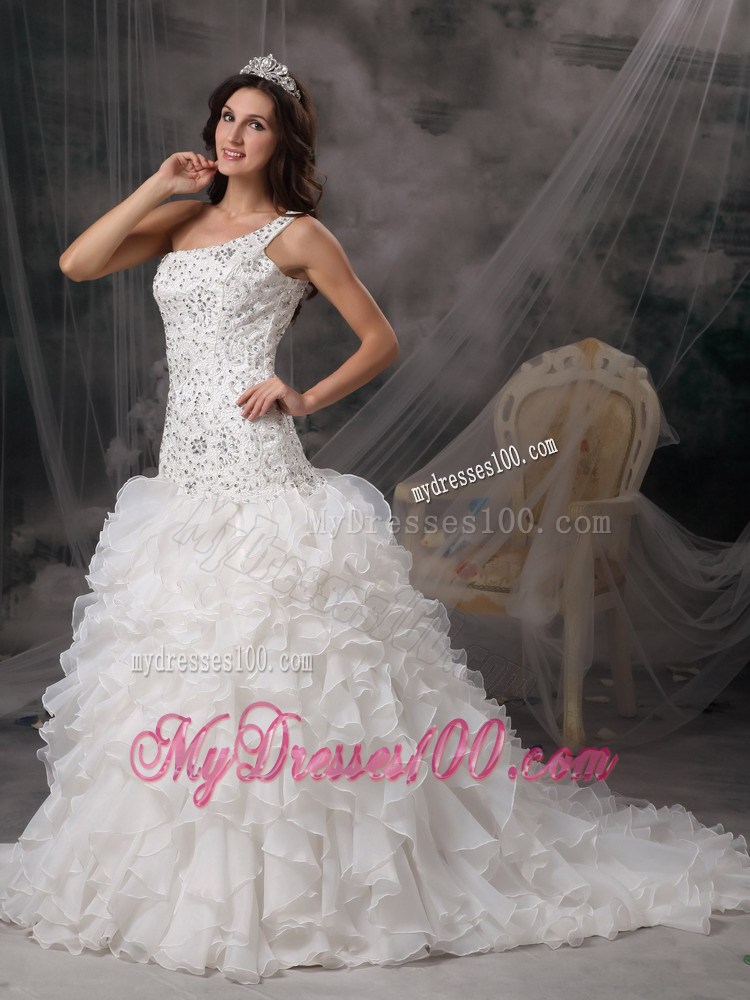 Latest Rolling Flowers One Shoulder Beaded White Wedding Gown