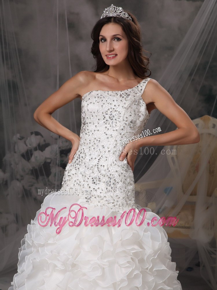 Latest Rolling Flowers One Shoulder Beaded White Wedding Gown