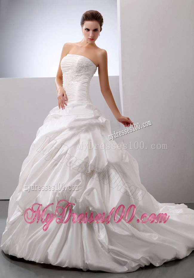 Court Train Wedding Gowns Decorated with Ruching and Pick-ups For Ladies