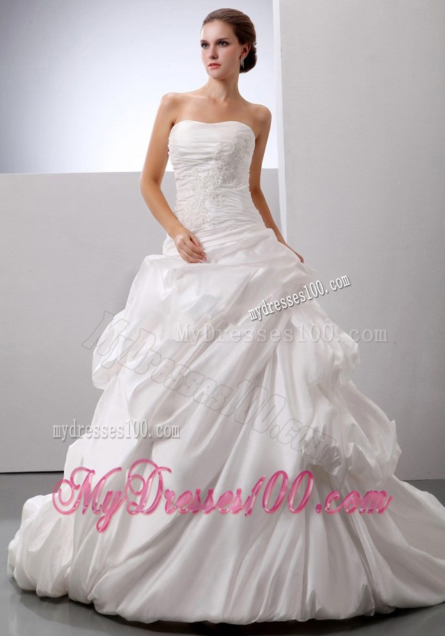 Court Train Wedding Gowns Decorated with Ruching and Pick-ups For Ladies