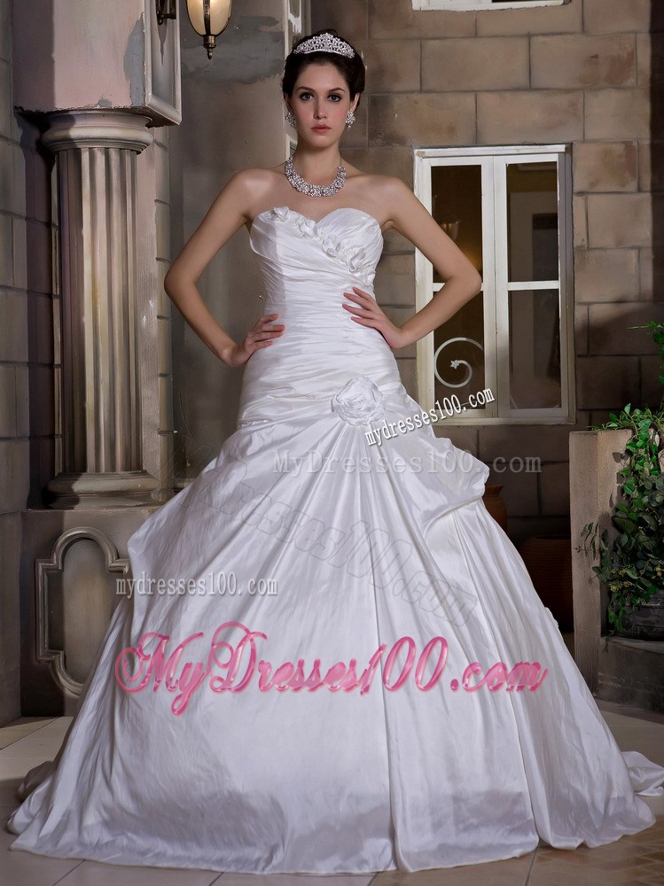 Hand Made Flower Decorated Ruching Sweetheart Wedding Dresses with Brush Train