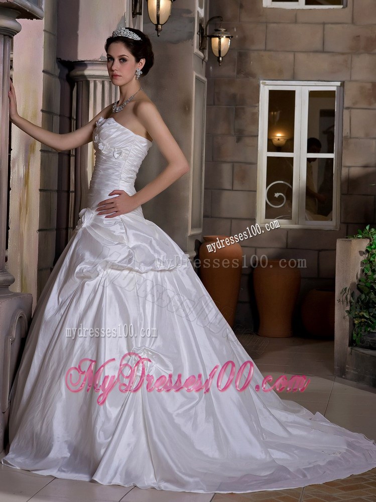 Hand Made Flower Decorated Ruching Sweetheart Wedding Dresses with Brush Train