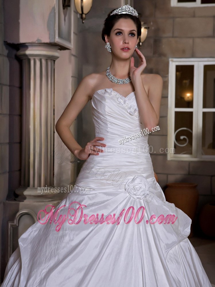 Hand Made Flower Decorated Ruching Sweetheart Wedding Dresses with Brush Train