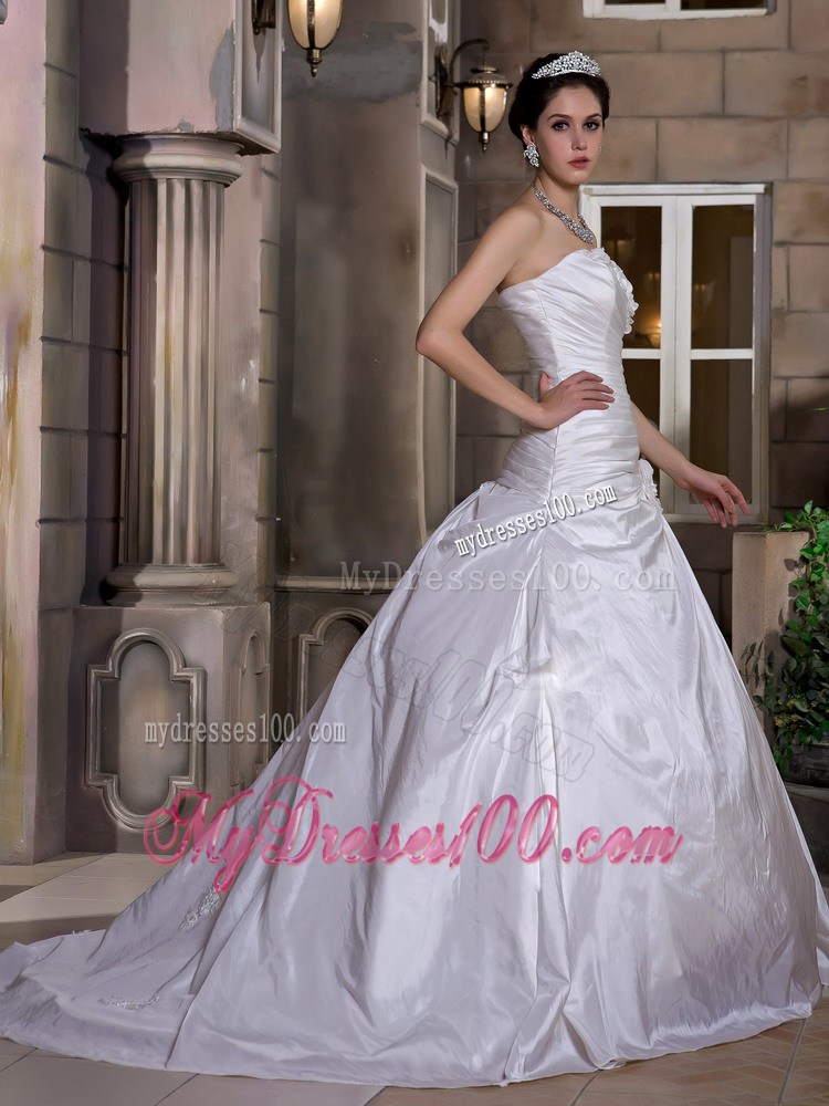 Hand Made Flower Decorated Ruching Sweetheart Wedding Dresses with Brush Train