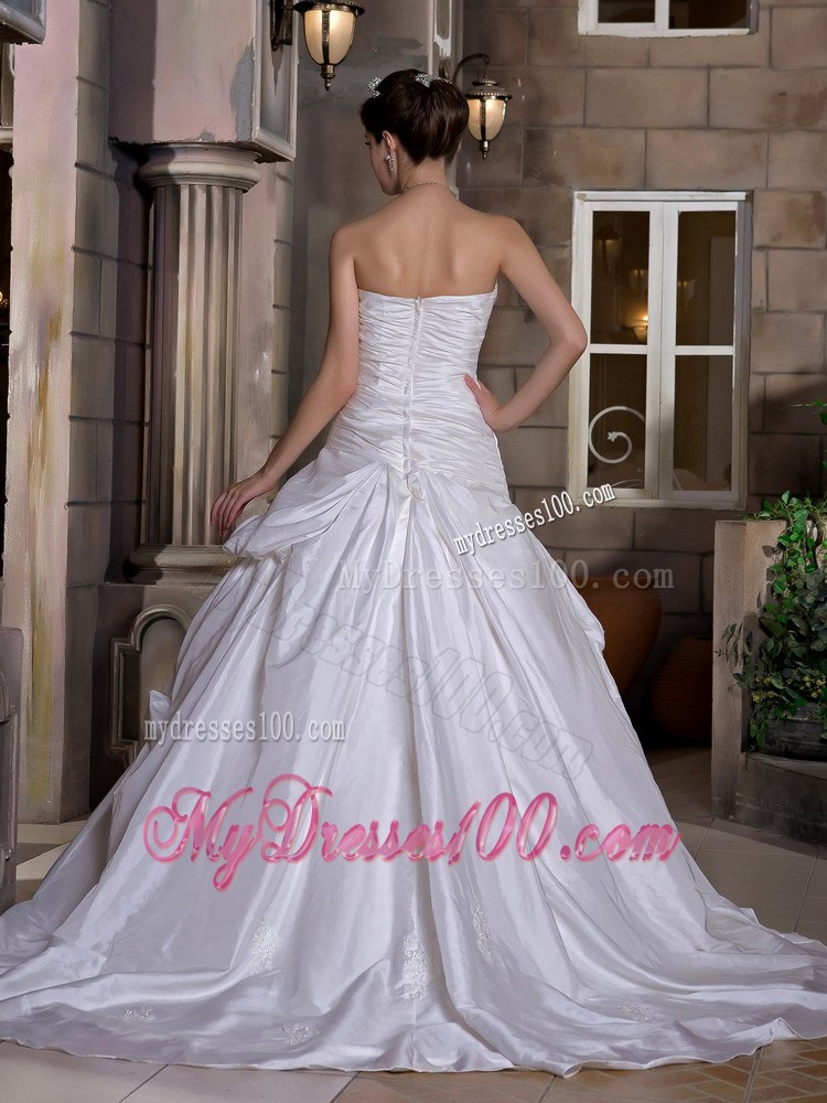 Hand Made Flower Decorated Ruching Sweetheart Wedding Dresses with Brush Train