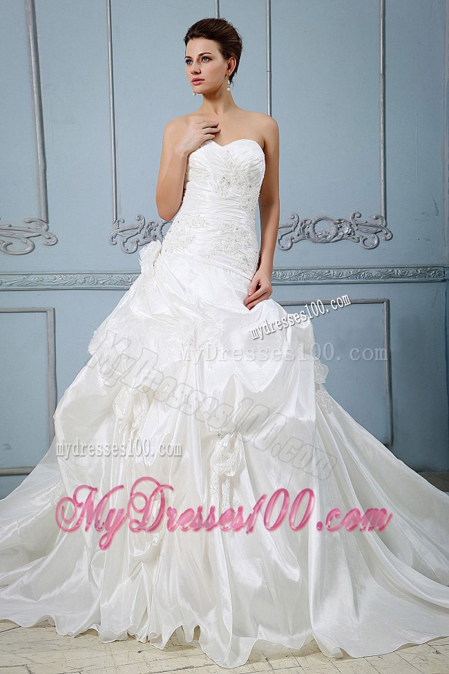 Handle Flowers Pick-ups and Ruche Decorated Wedding Gowns with Court Train