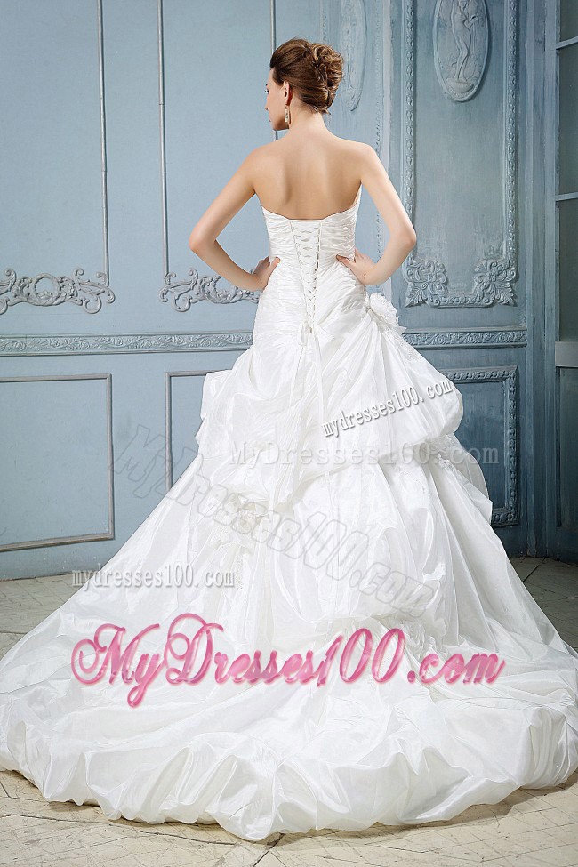 Handle Flowers Pick-ups and Ruche Decorated Wedding Gowns with Court Train