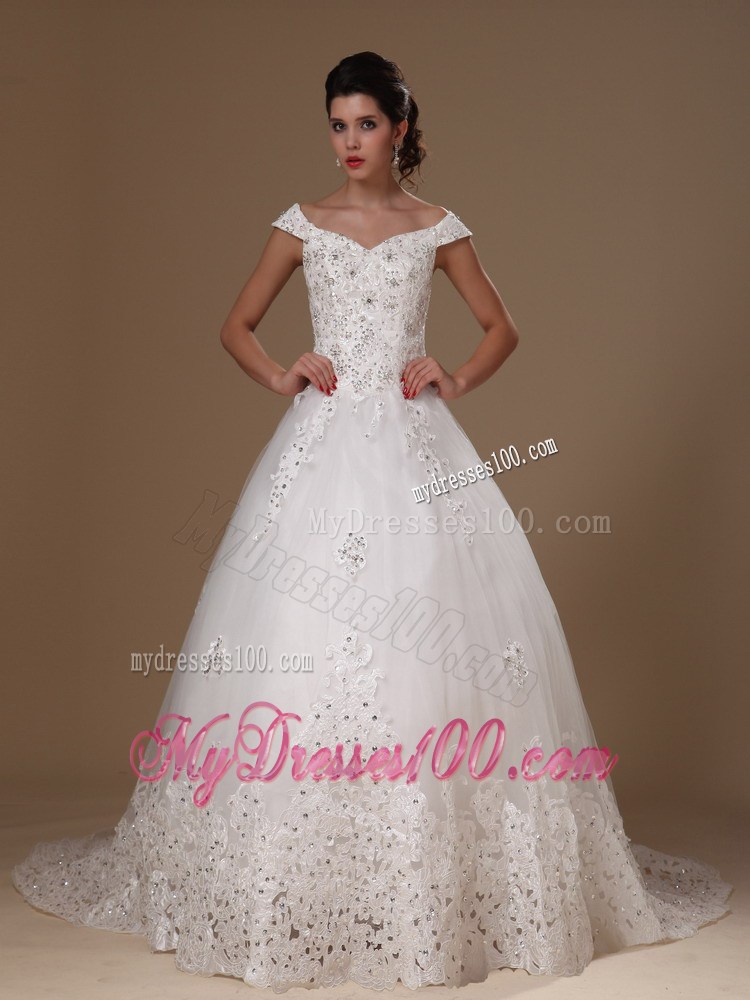 Off-the-shoulder Sleeveless Wedding Dresses with Court Train and Appliques