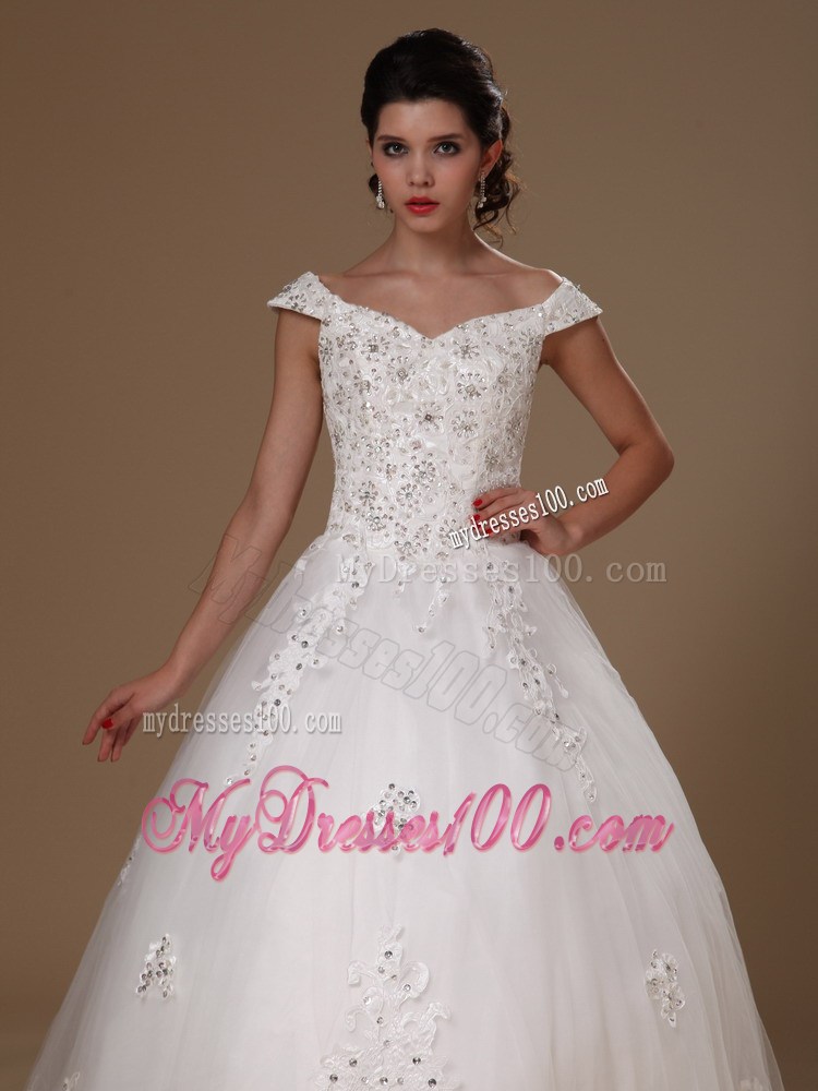 Off-the-shoulder Sleeveless Wedding Dresses with Court Train and Appliques