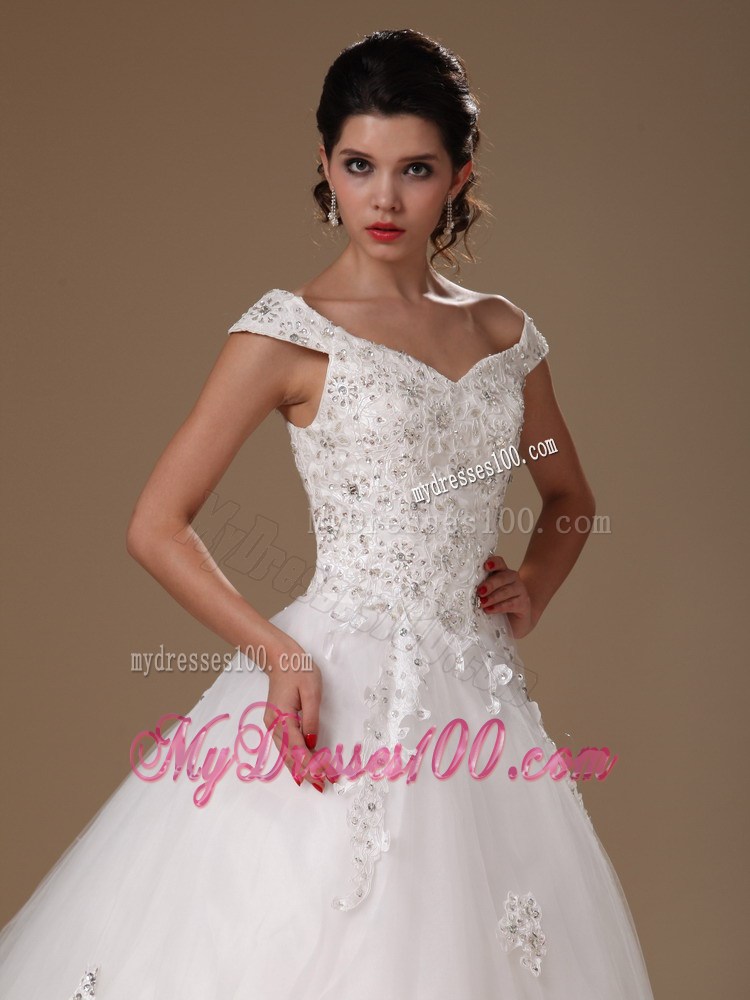 Off-the-shoulder Sleeveless Wedding Dresses with Court Train and Appliques
