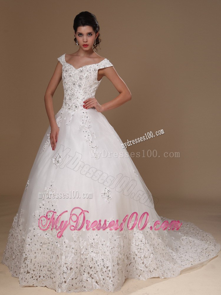 Off-the-shoulder Sleeveless Wedding Dresses with Court Train and Appliques