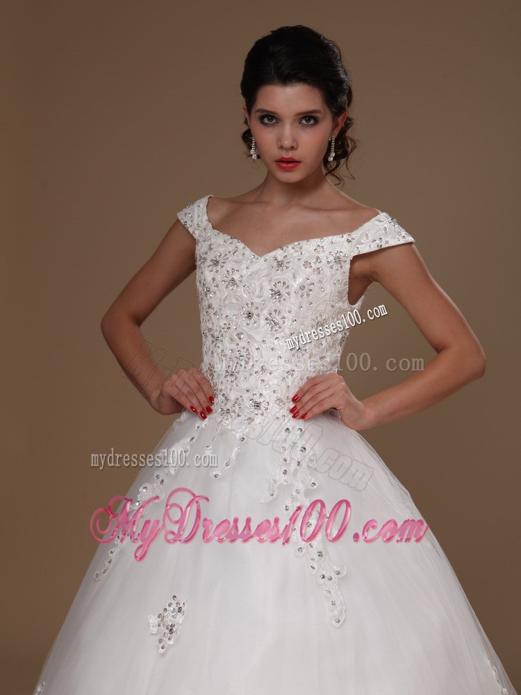 Off-the-shoulder Sleeveless Wedding Dresses with Court Train and Appliques