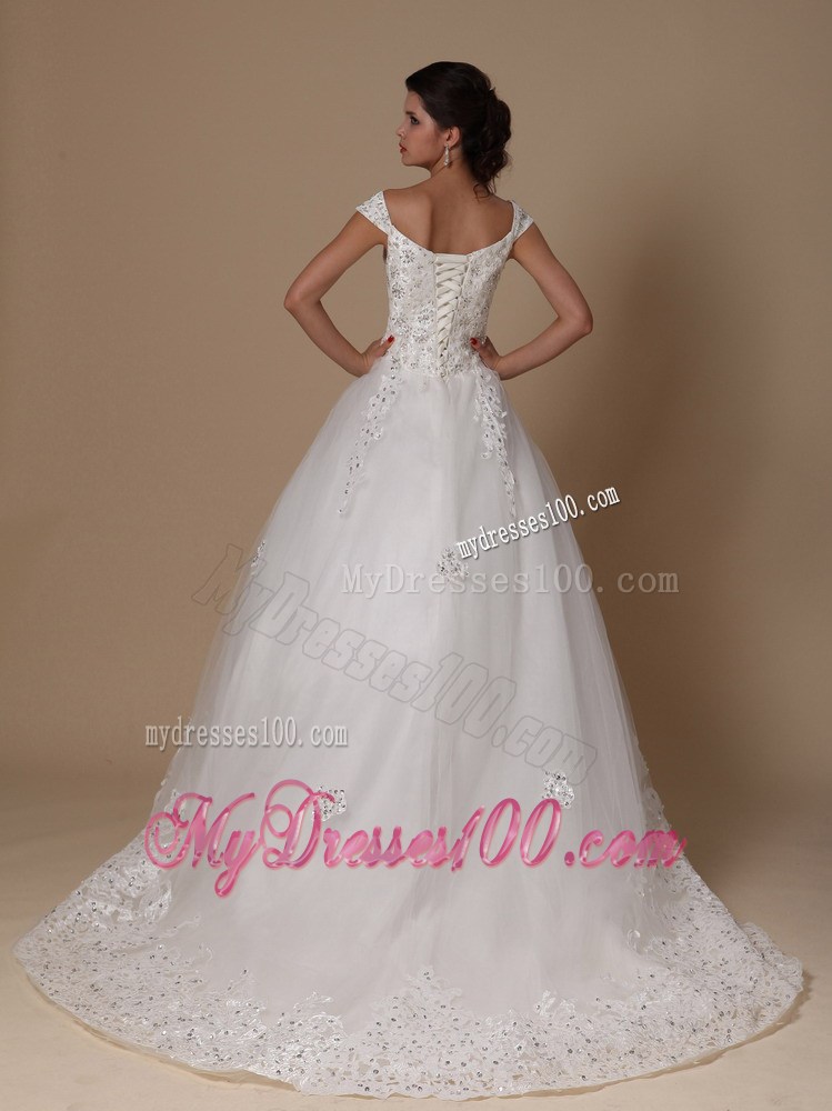 Off-the-shoulder Sleeveless Wedding Dresses with Court Train and Appliques