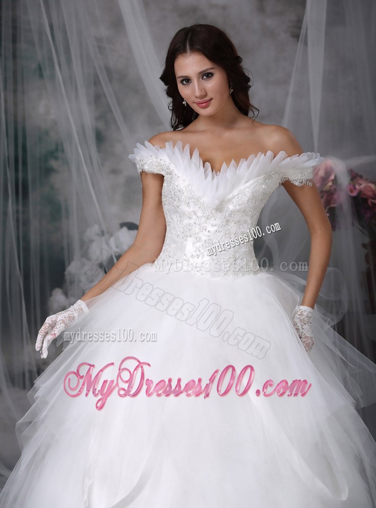 Appliqued Floor-length Tulle Wedding Gown of off-the-Shoulder