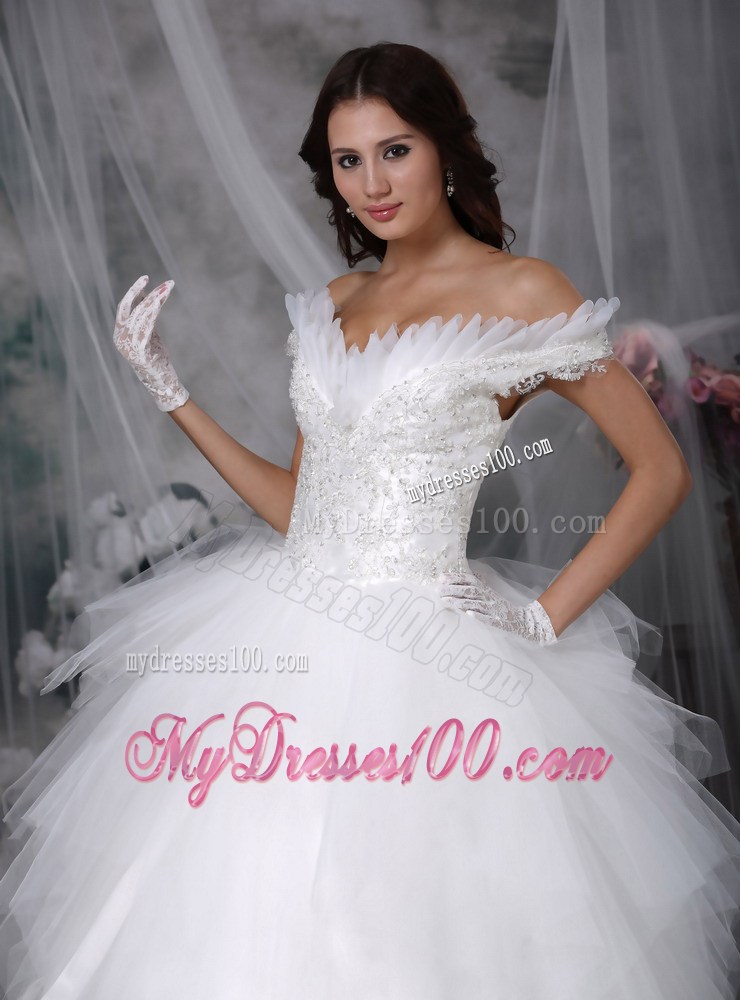 Appliqued Floor-length Tulle Wedding Gown of off-the-Shoulder