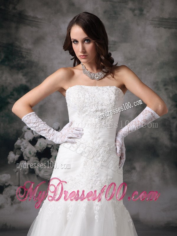 Simple Style White Lace Wedding Gown Brush Train Lace-up Back in Fashion