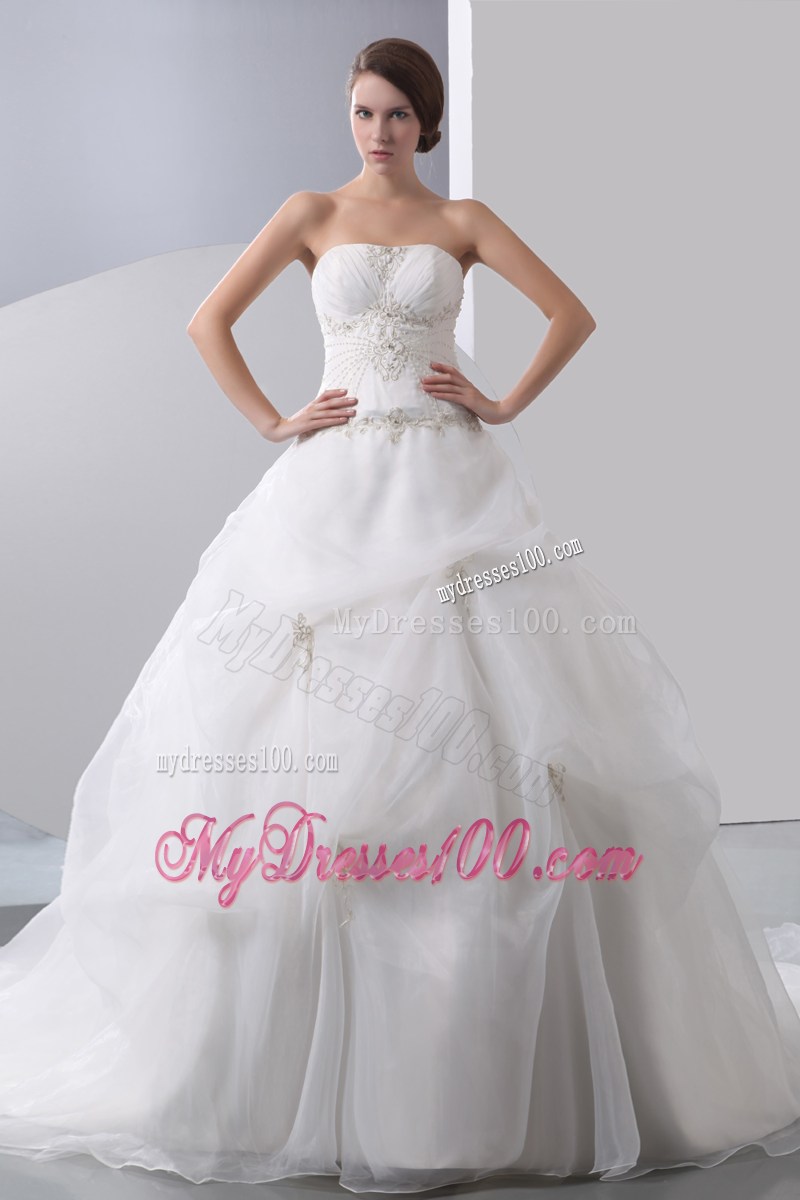Diamonds Embroidery and Pick-ups Decorated Wedding Gowns with Sweep Train