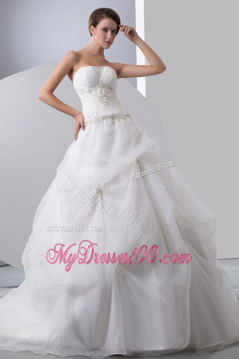 Diamonds Embroidery and Pick-ups Decorated Wedding Gowns with Sweep Train