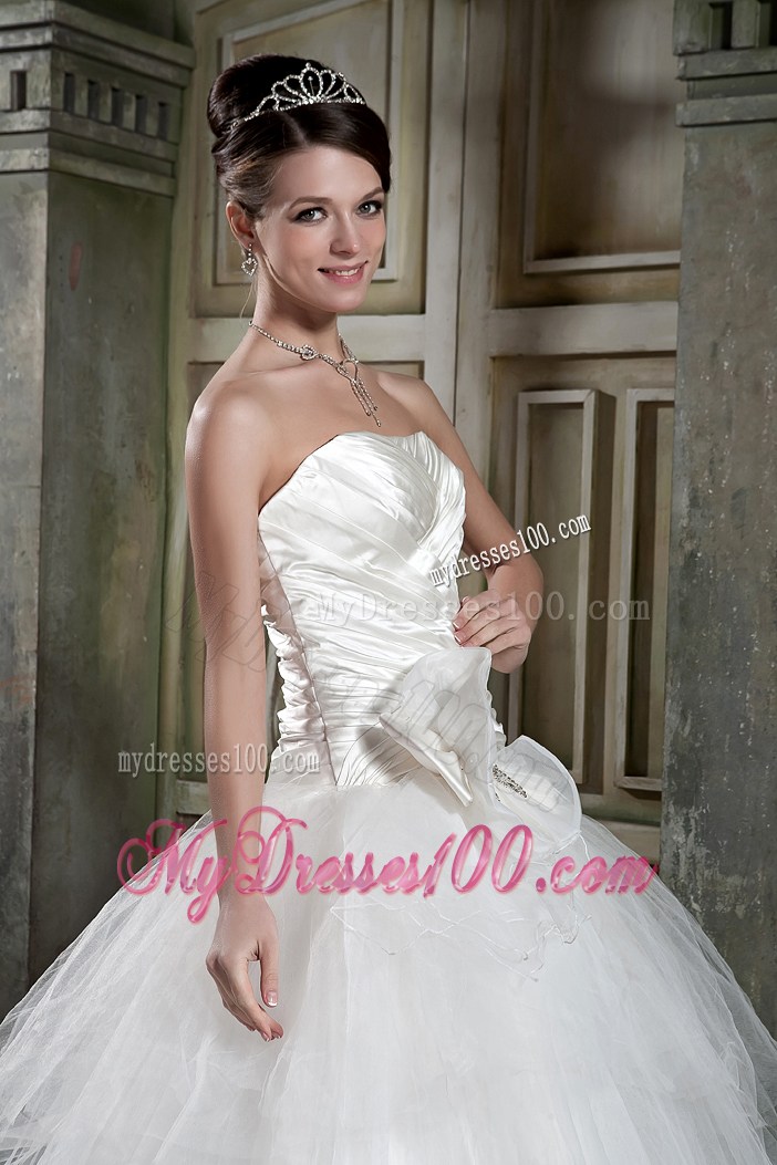 Ruched Tiers Sweep train Tulle Bridal Dresses Decorated with A Beading Petal