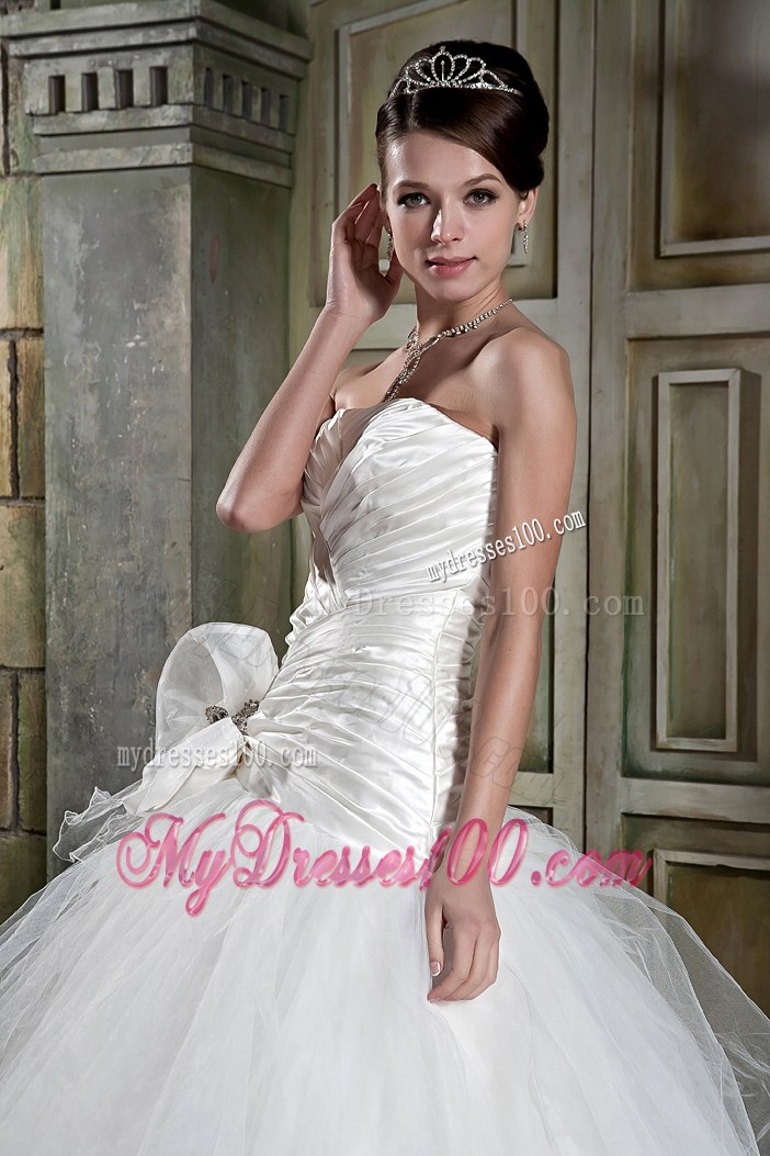 Ruched Tiers Sweep train Tulle Bridal Dresses Decorated with A Beading Petal