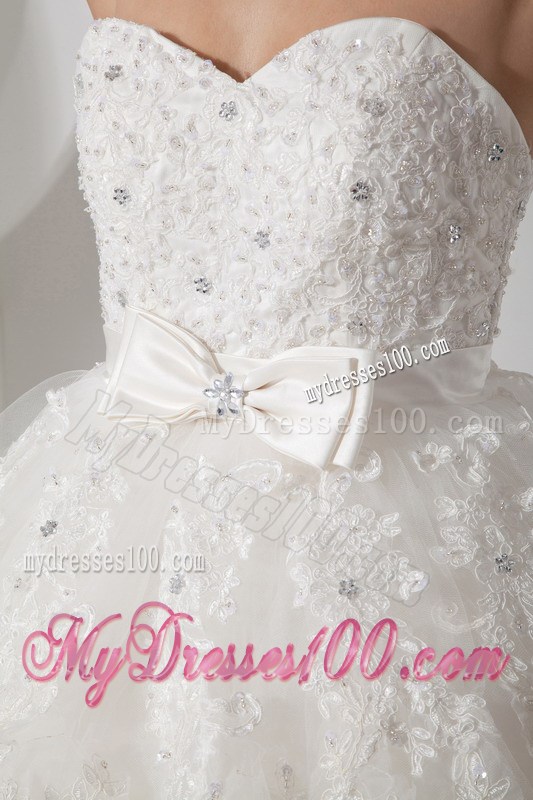 Beading and Lace Flowers Decorated Tiers Wedding Dresses with Bowknot