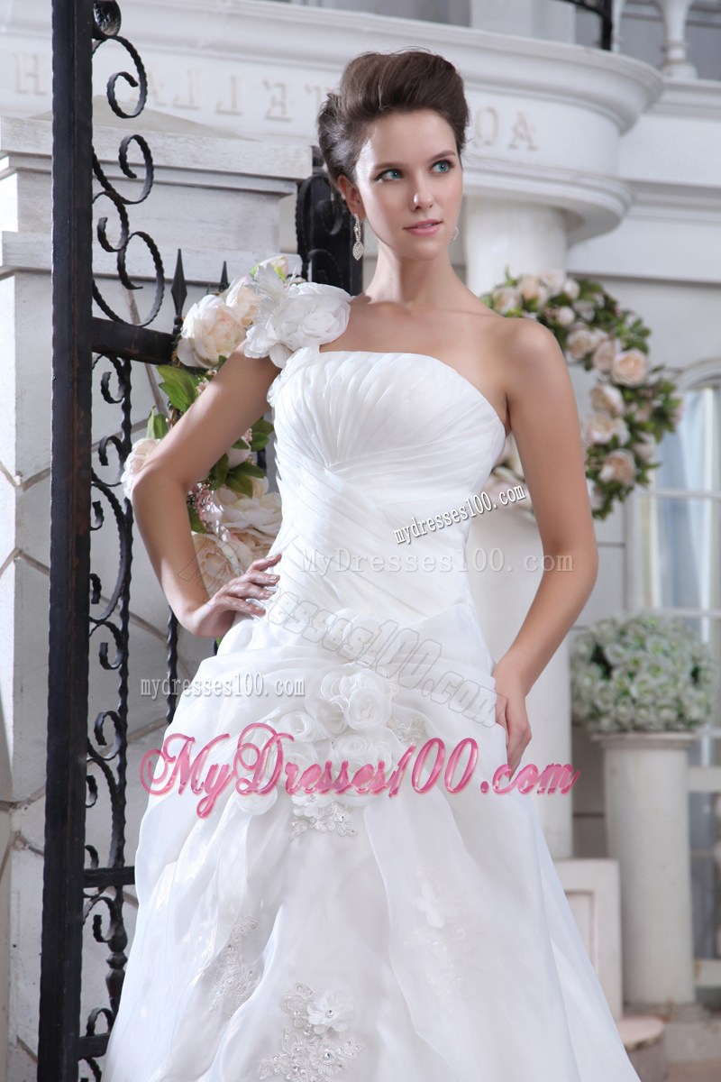 Hand Made Flowers and Appliques Decorated Wedding Dress with Brush Train